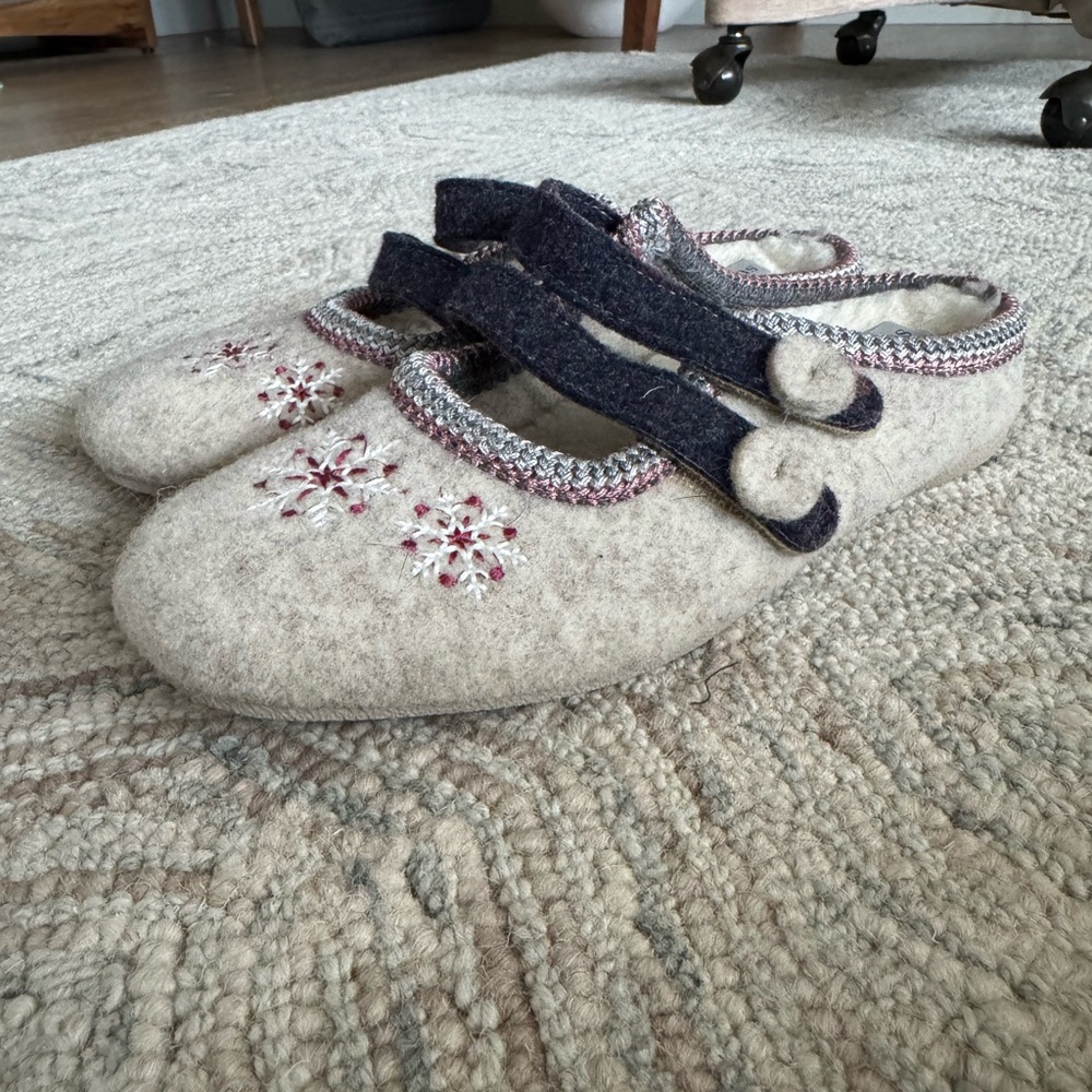 Sundance Wool Slippers with Soft Lining